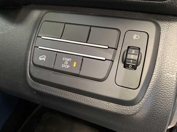 2026-Mahindra-XUV-3XO-12T-AX5-Auto image:20