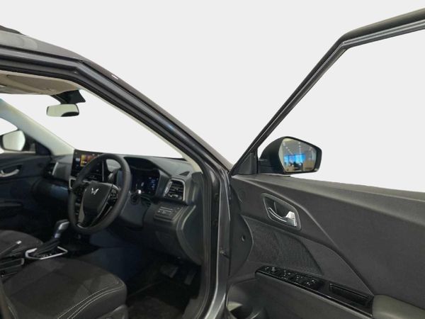 2026-Mahindra-XUV-3XO-12T-AX5-Auto image:7