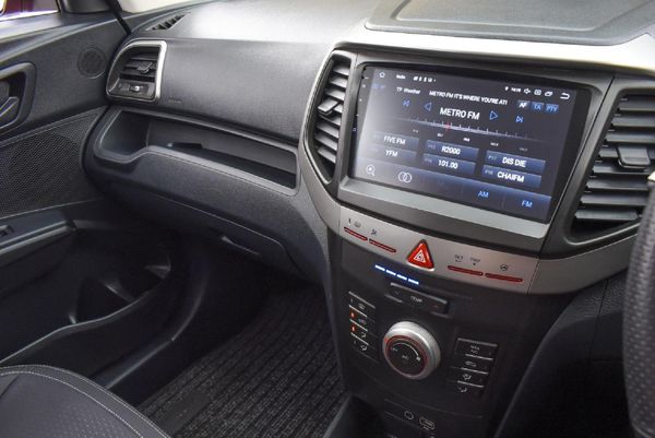 2022-Mahindra-XUV-300-15D-W6 image:9