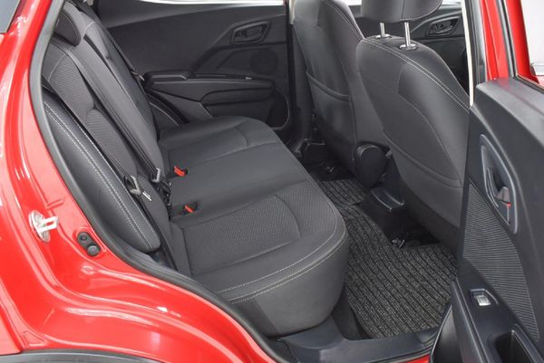 2022-Mahindra-XUV-300-15D-W6 image:11
