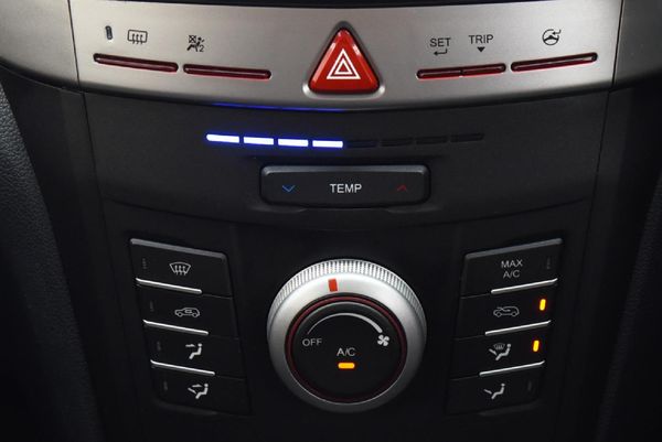 2022-Mahindra-XUV-300-15D-W6 image:13