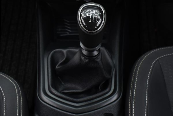 2022-Mahindra-XUV-300-15D-W6 image:14