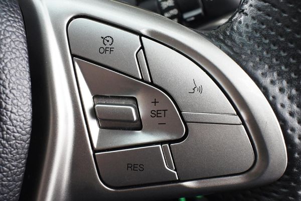 2022-Mahindra-XUV-300-15D-W6 image:16