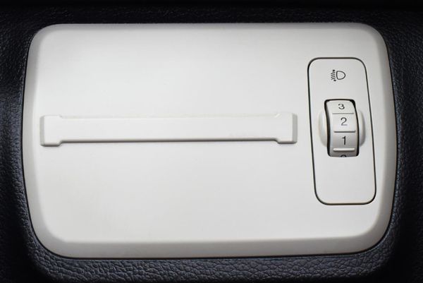 2022-Mahindra-XUV-300-15D-W6 image:17