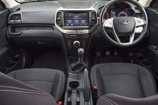 2022-Mahindra-XUV-300-15D-W6 image:7