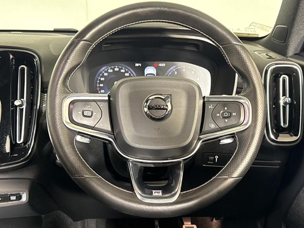 2019-Volvo-XC40-T5-R-Design-AWD image:12