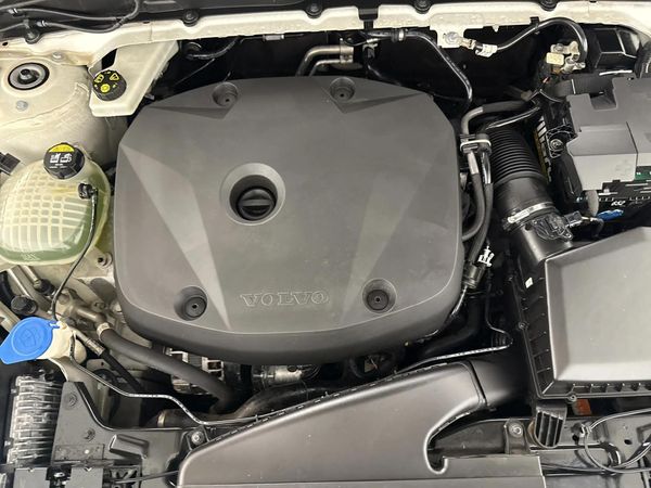 2019-Volvo-XC40-T5-R-Design-AWD image:13