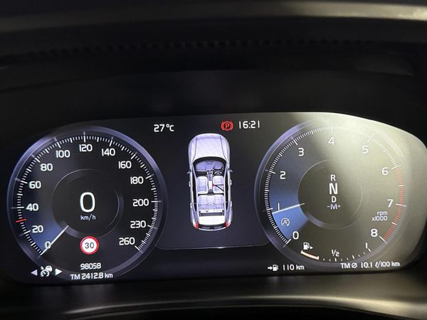 2019-Volvo-XC40-T5-R-Design-AWD image:2