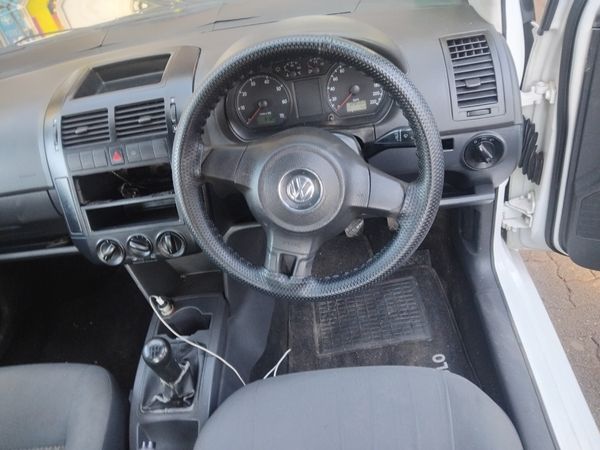 2012-Volkswagen-Polo-Vivo-14-Trendline image:4