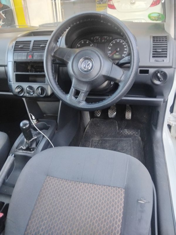2012-Volkswagen-Polo-Vivo-14-Trendline image:6