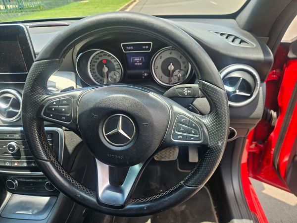 2015-Mercedes-Benz-CLA-220-CDI-Auto image:11