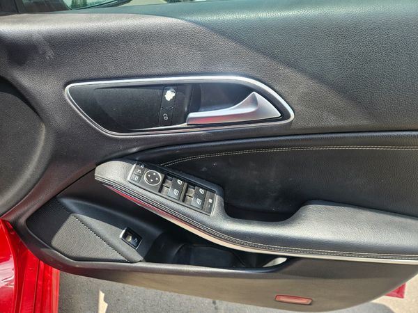 2015-Mercedes-Benz-CLA-220-CDI-Auto image:14