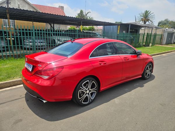 2015-Mercedes-Benz-CLA-220-CDI-Auto image:5