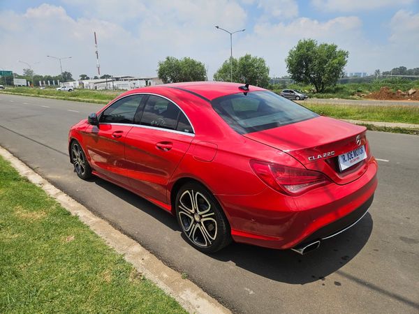 2015-Mercedes-Benz-CLA-220-CDI-Auto image:7