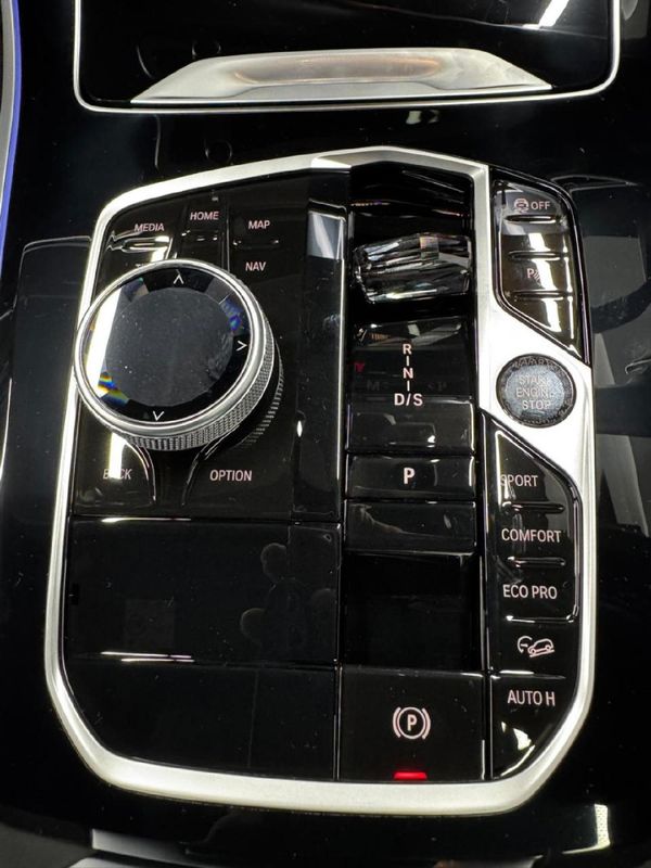 2025-BMW-X5-M60i image:10