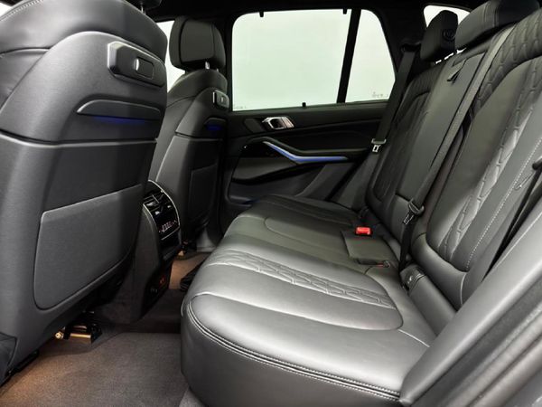 2025-BMW-X5-M60i image:14