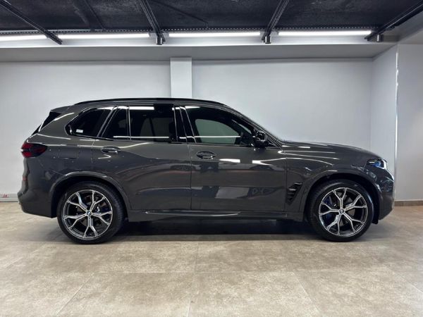 2025-BMW-X5-M60i image:1
