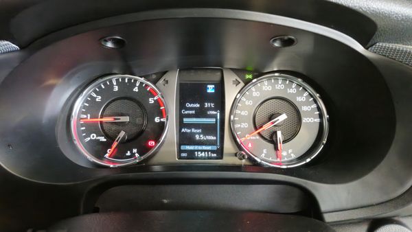 2025-Toyota-Hilux-28GD-6-GR-Sport-Double-Cab-4x4 image:11