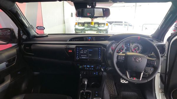 2025-Toyota-Hilux-28GD-6-GR-Sport-Double-Cab-4x4 image:16