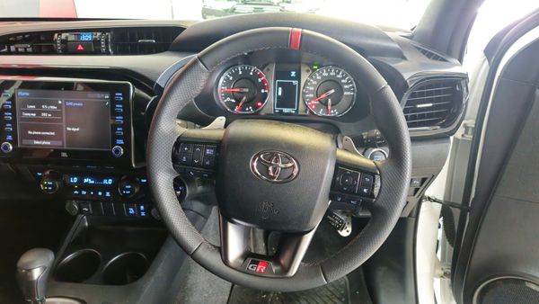 2025-Toyota-Hilux-28GD-6-GR-Sport-Double-Cab-4x4 image:17