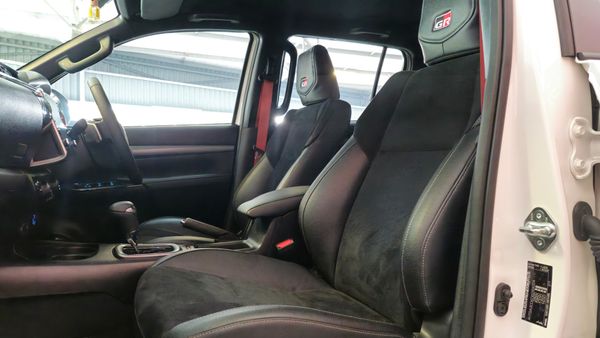 2025-Toyota-Hilux-28GD-6-GR-Sport-Double-Cab-4x4 image:24