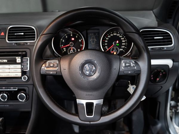 2014-Volkswagen-Golf-VI-14-TSI-Auto-Cabrio-Comfortline image:9