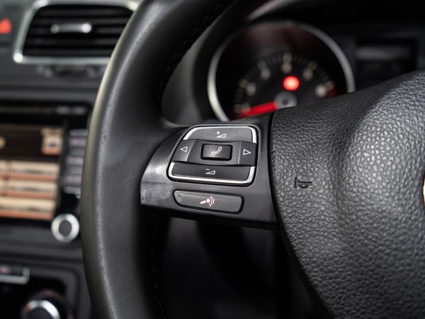 2014-Volkswagen-Golf-VI-14-TSI-Auto-Cabrio-Comfortline image:10