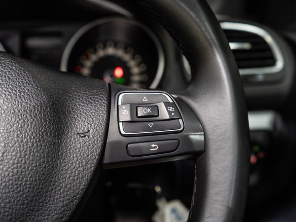 2014-Volkswagen-Golf-VI-14-TSI-Auto-Cabrio-Comfortline image:11