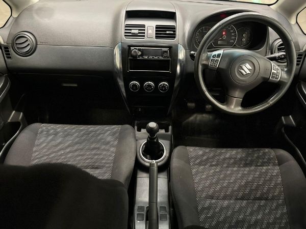2010-Suzuki-SX4-20 image:11