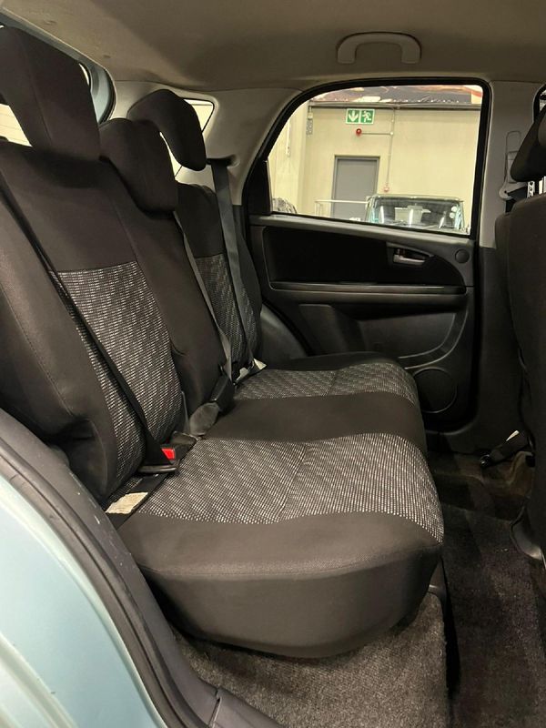 2010-Suzuki-SX4-20 image:12