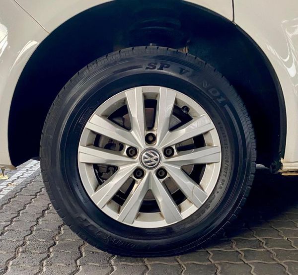 2018-Volkswagen-Kombi-20-TDI-Auto-103kW-Trendline image:7