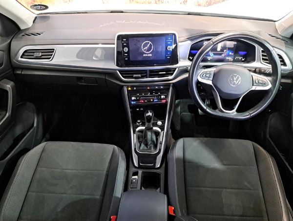 2023-Volkswagen-T-Roc-14-TSI-Design-Auto image:9