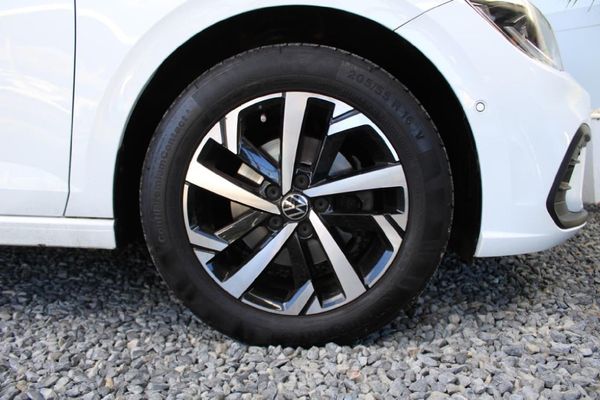 2022-Volkswagen-Polo-10-TSI-Life-Auto-DSG image:10