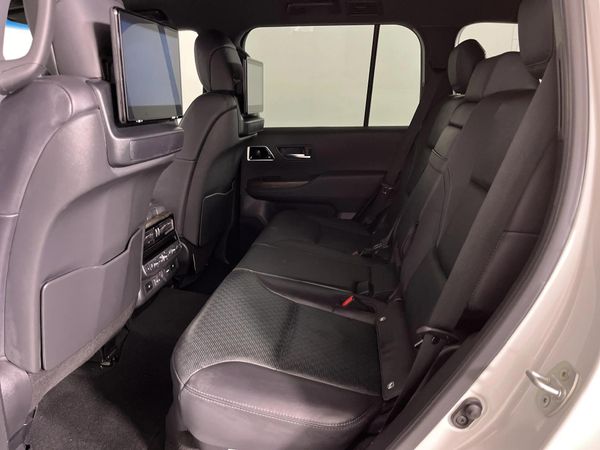 2023-Toyota-Land-Cruiser-300-V6-33-D-ZX image:3
