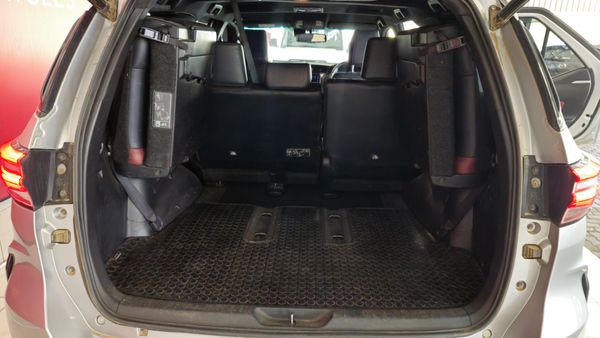 2023-Toyota-Fortuner-28-GD-6-4x4-VX-Auto image:9