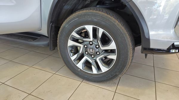 2023-Toyota-Fortuner-28-GD-6-4x4-VX-Auto image:8