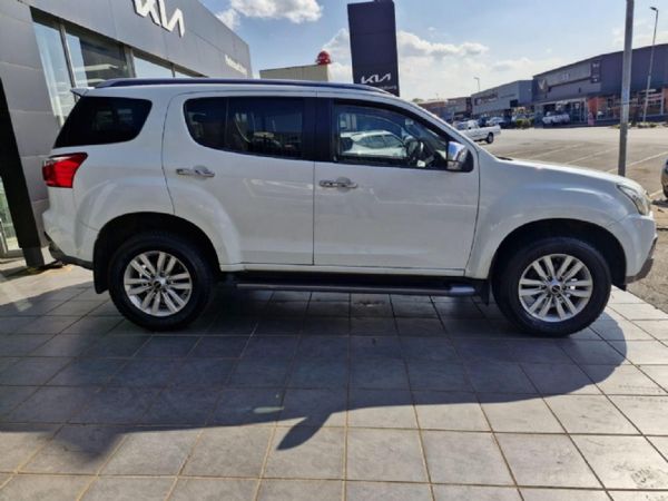 2020-Isuzu-Mu-x-30D-Auto image:3
