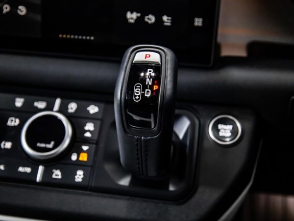 2025-Land-Rover-Defender-110-D350-X-Dynamic-HSE image:17