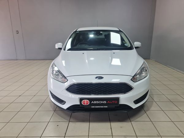 2015-Ford-Focus-10-EcoBoost-Ambiente image:3
