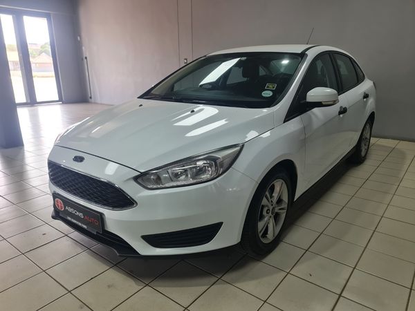 2015-Ford-Focus-10-EcoBoost-Ambiente image:4