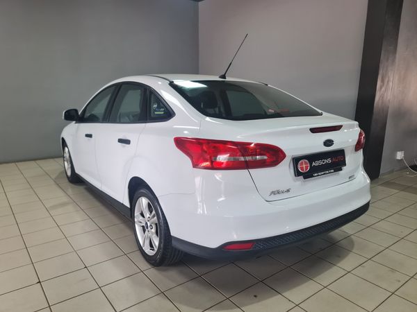 2015-Ford-Focus-10-EcoBoost-Ambiente image:5