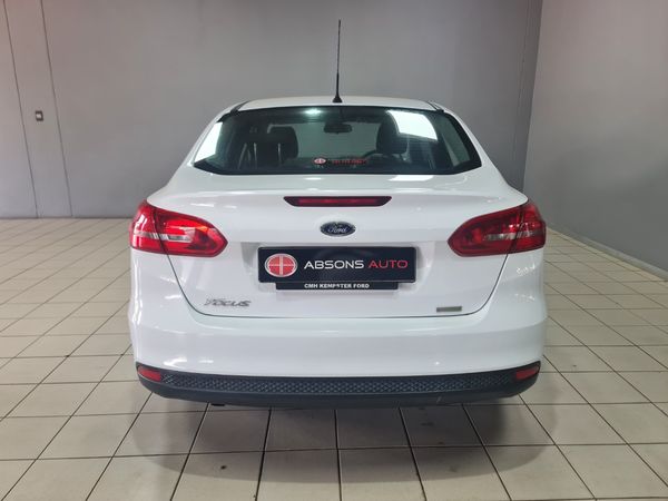 2015-Ford-Focus-10-EcoBoost-Ambiente image:6