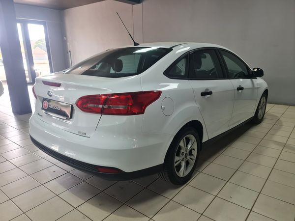 2015-Ford-Focus-10-EcoBoost-Ambiente image:7