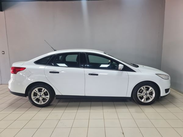 2015-Ford-Focus-10-EcoBoost-Ambiente image:8
