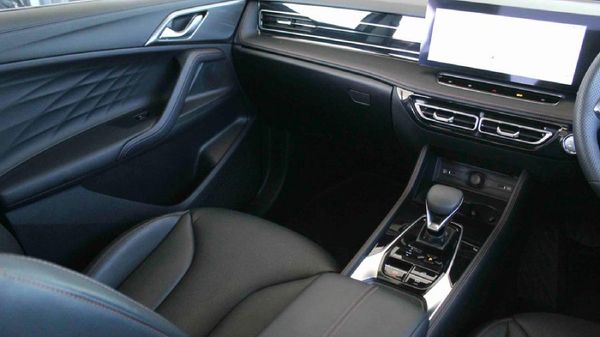 2025-MG-HS-20T-Lux-Auto image:17