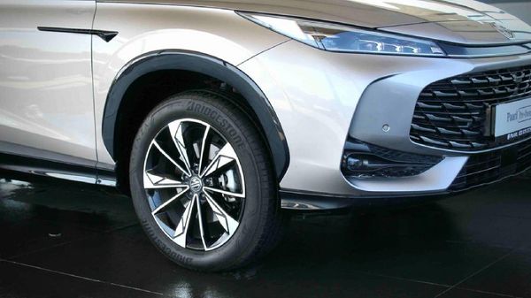 2025-MG-HS-20T-Lux-Auto image:4