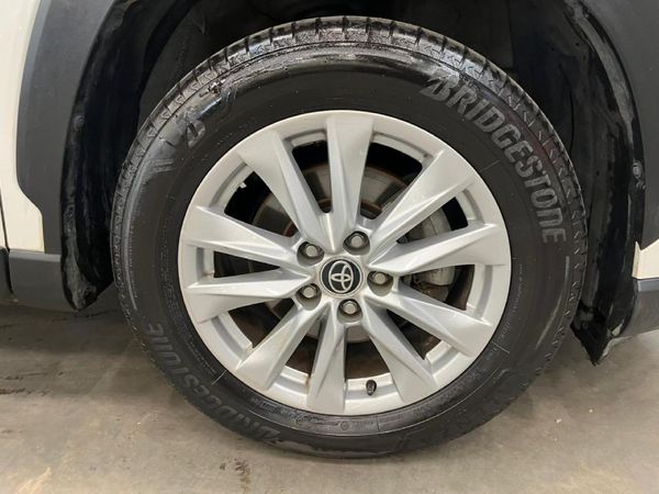 2023-Toyota-Corolla-Cross-18-XS image:9
