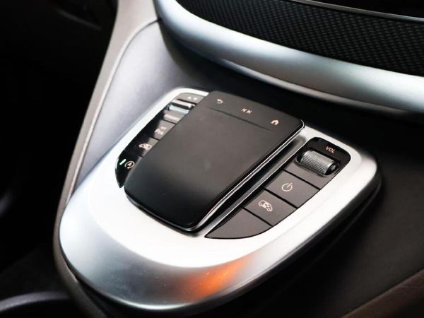 2020-Mercedes-Benz-V-Class-V-300d-Exclusive image:10
