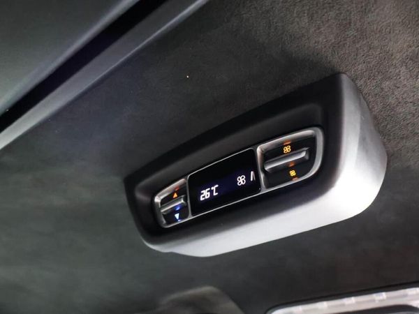 2020-Mercedes-Benz-V-Class-V-300d-Exclusive image:17