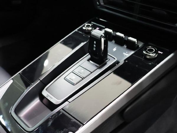 2019-Porsche-911-Carrera-S image:9